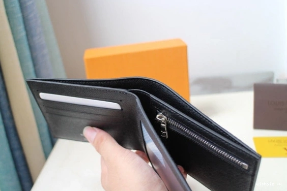 WIS WALLET AMERIGO LOUIS VUITTON 1224